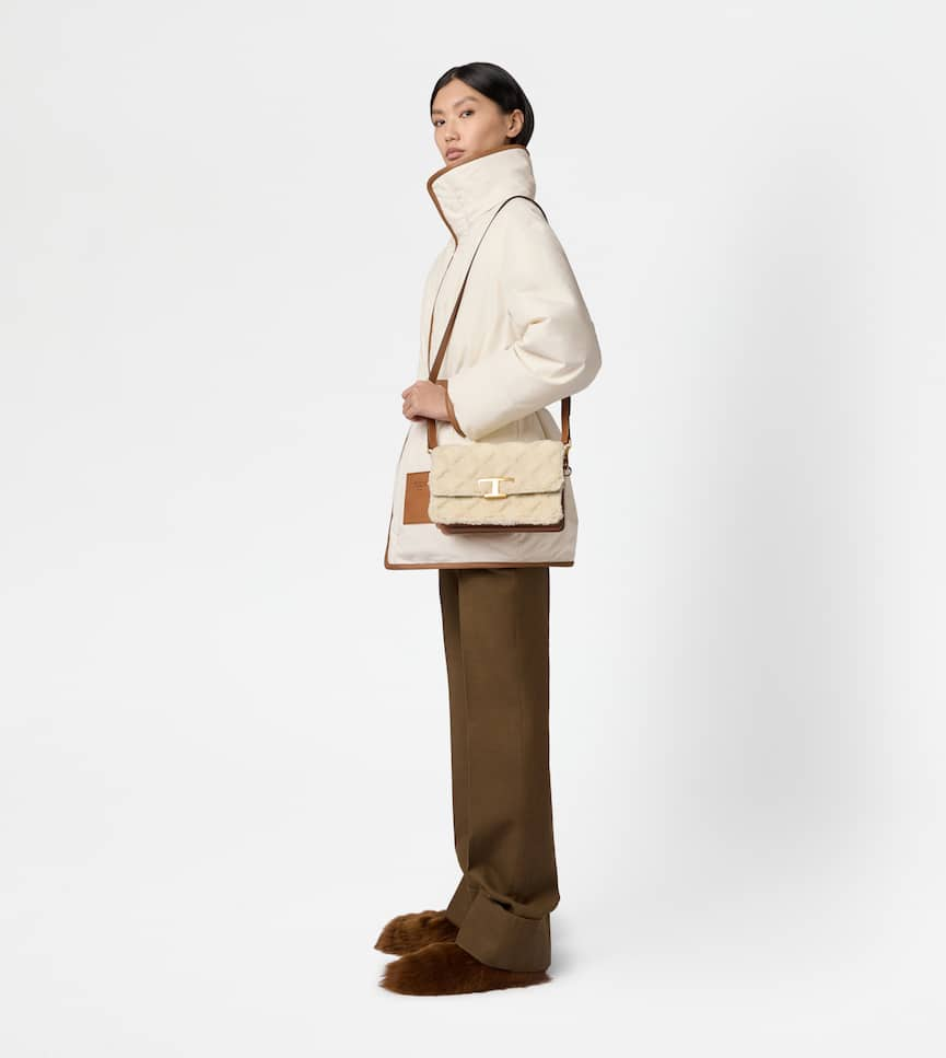 T Timeless Shoulder Bag in Leather and Shearling Mini - On body