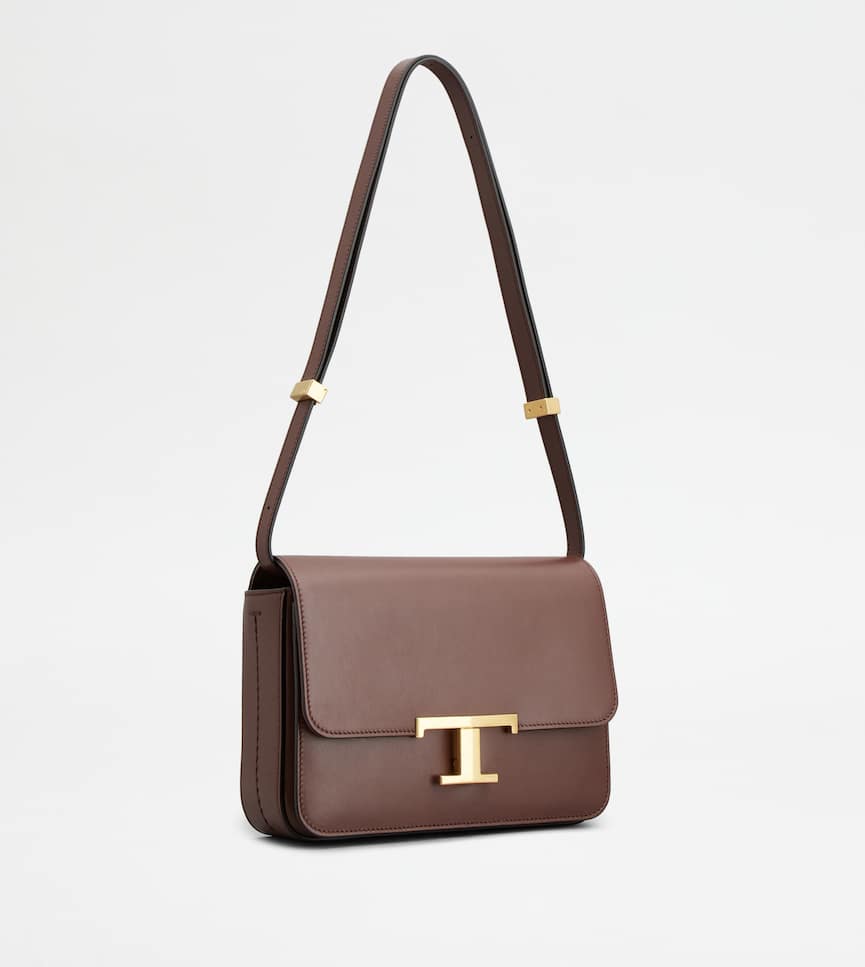 T Timeless Crossbody Bag in Leather Mini - Three-quarter view