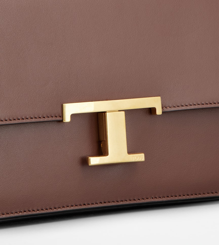 T Timeless Crossbody Bag in Leather Mini - Detailing