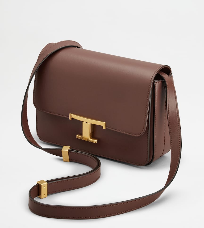 T Timeless Crossbody Bag in Leather Mini - Detailing