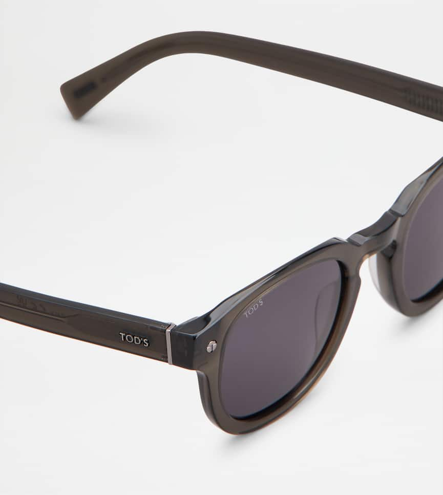 Pantos Sunglasses - Detailing