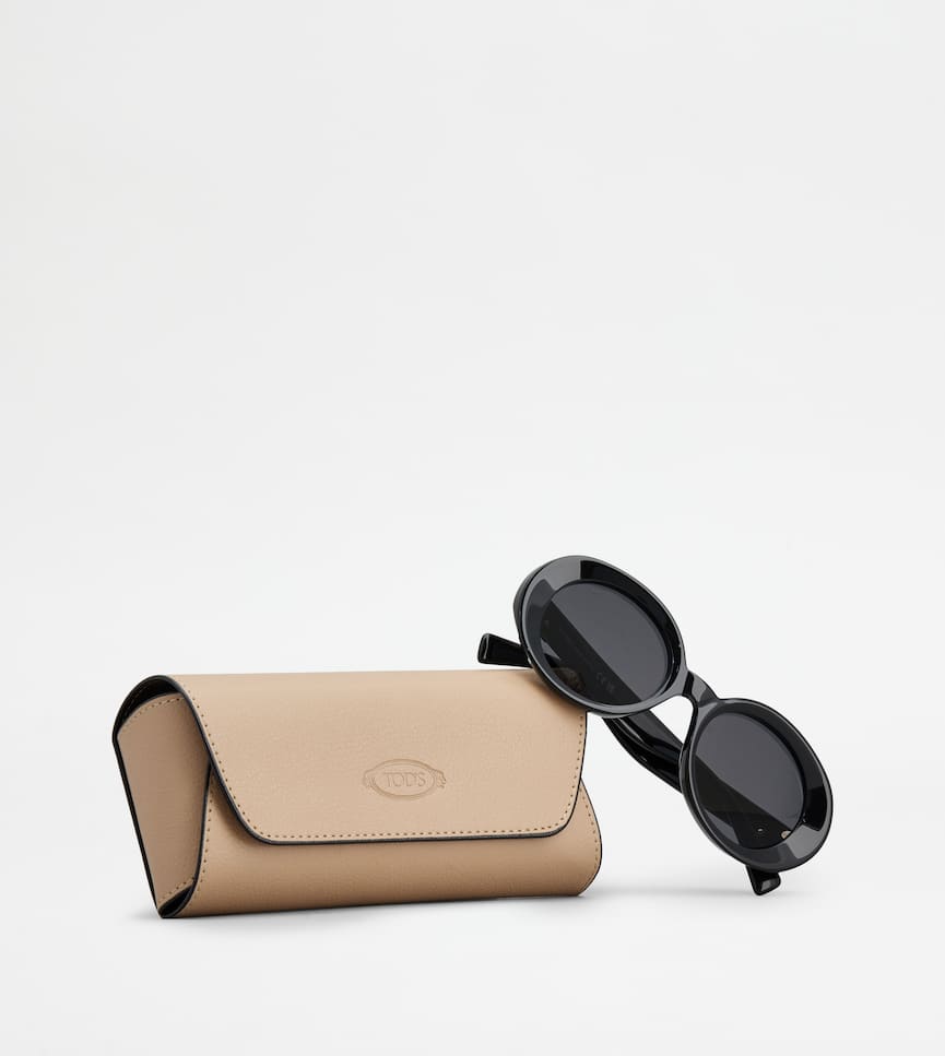 Oval Sunglasses - Still life