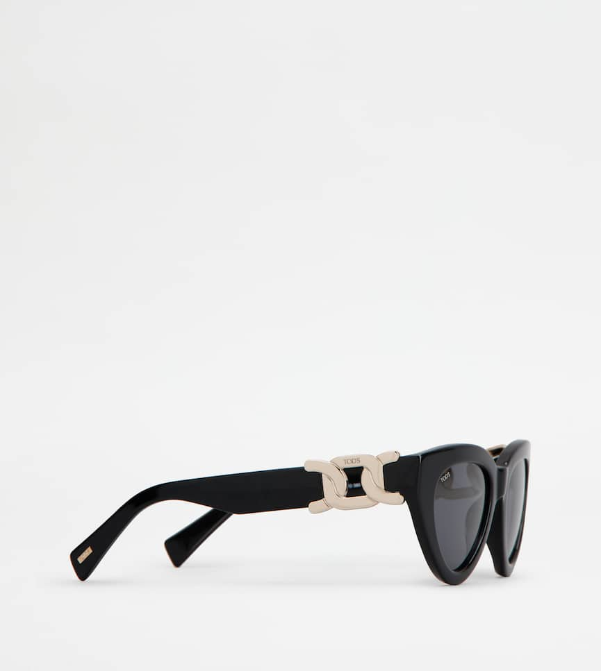 Cat-eye Sunglasses - Three-quarter view