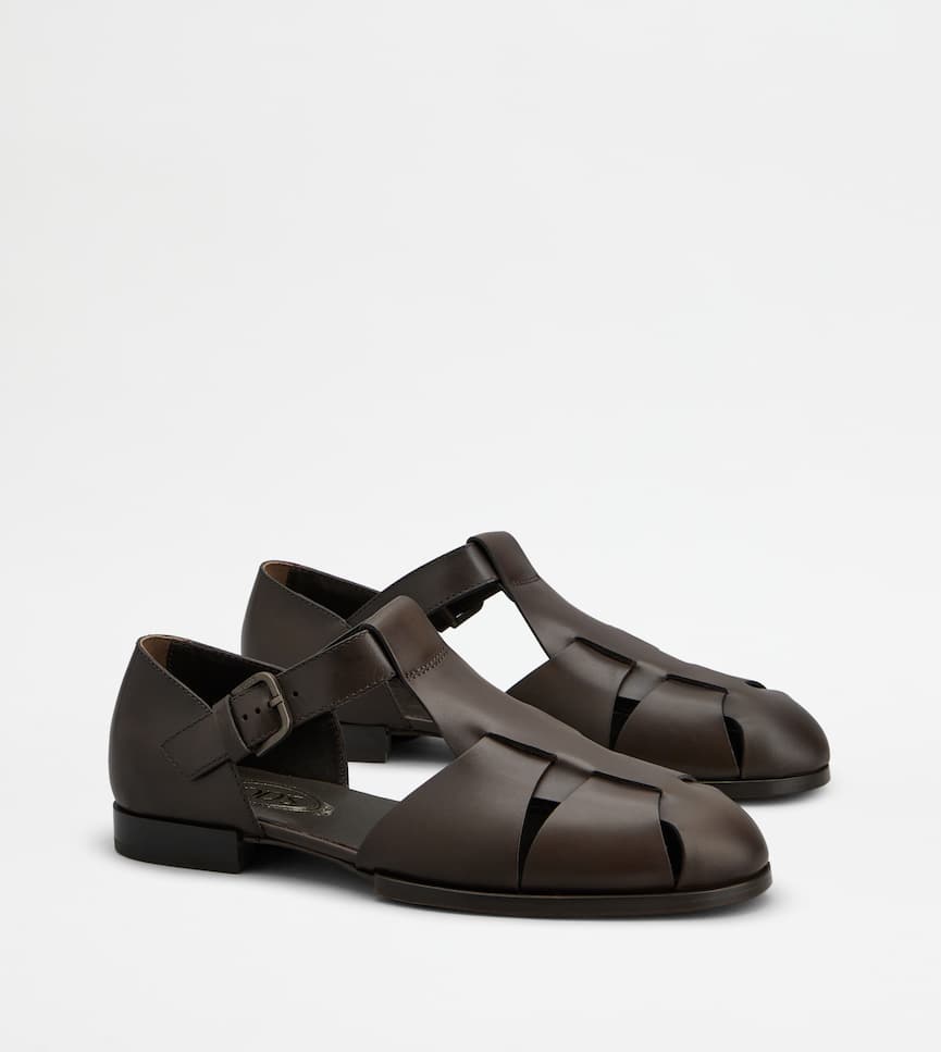 Sandals in Leather - Three-quarter view