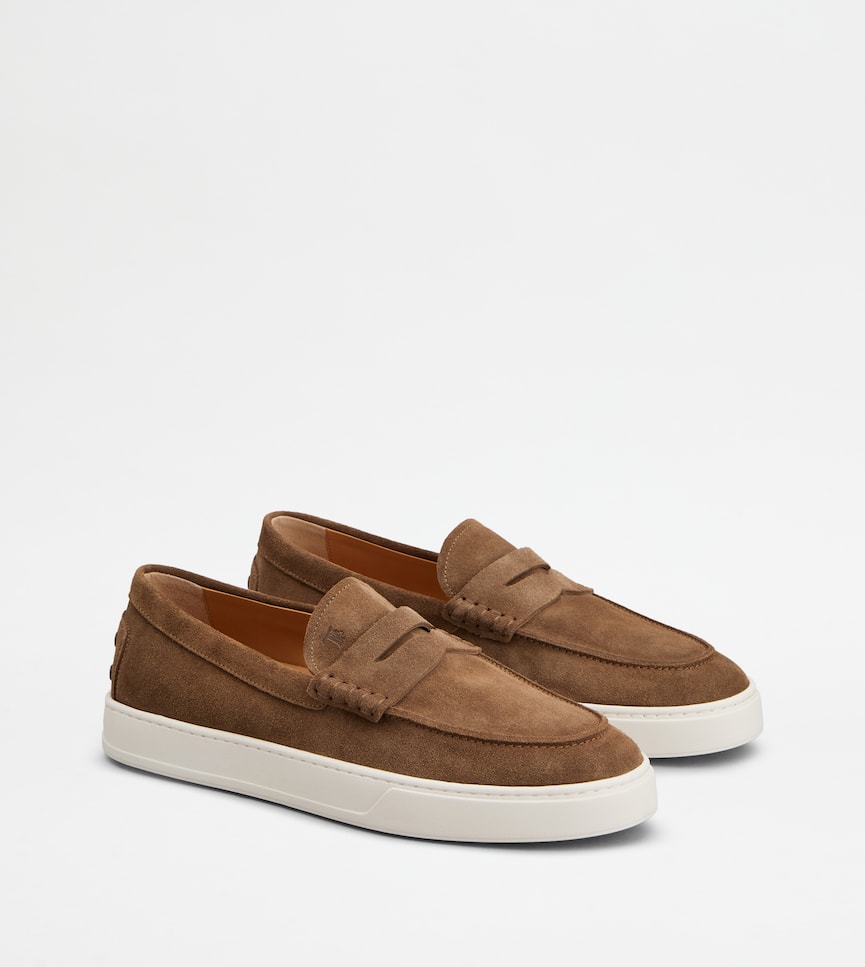 Loafers in Suede - Three-quarter view