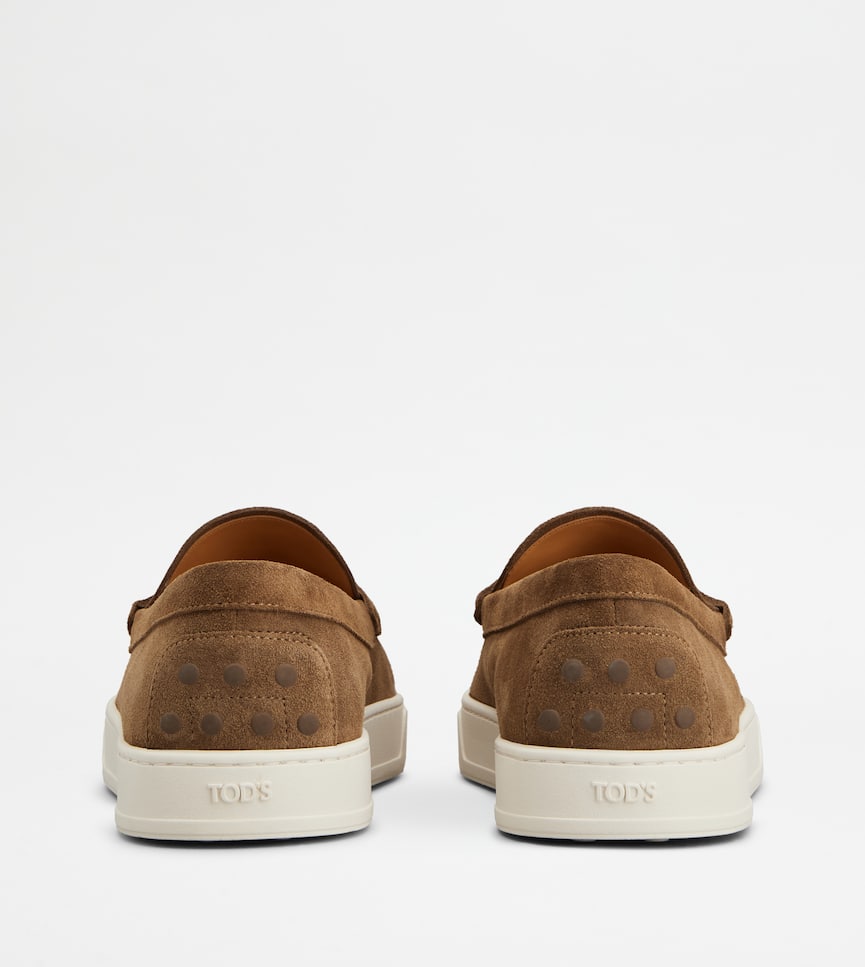 Loafers in Suede - Rear view