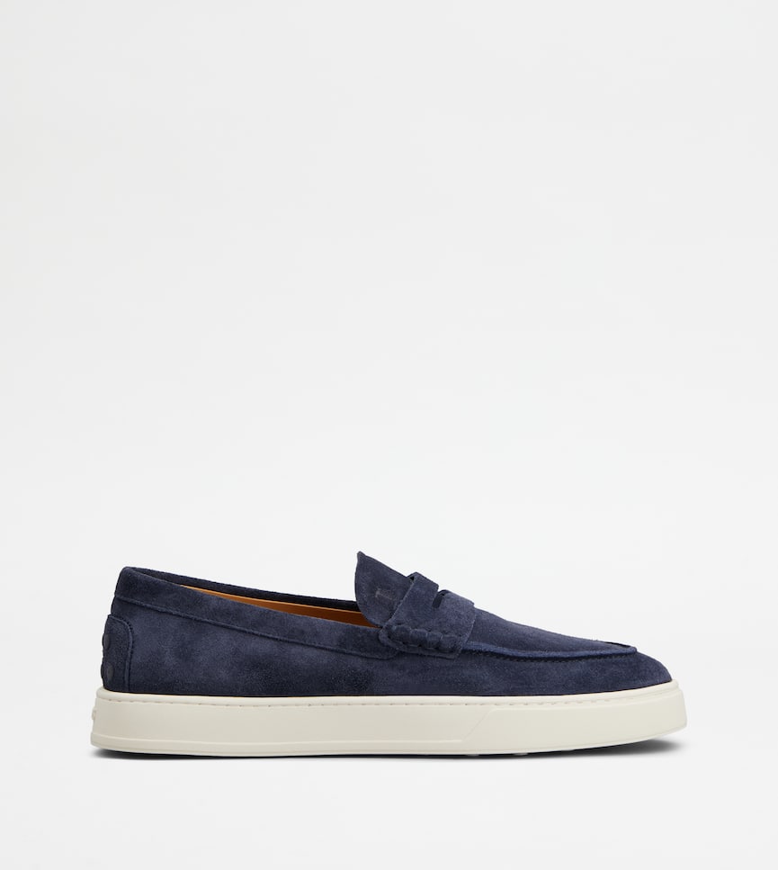 Loafers in Suede - Side view