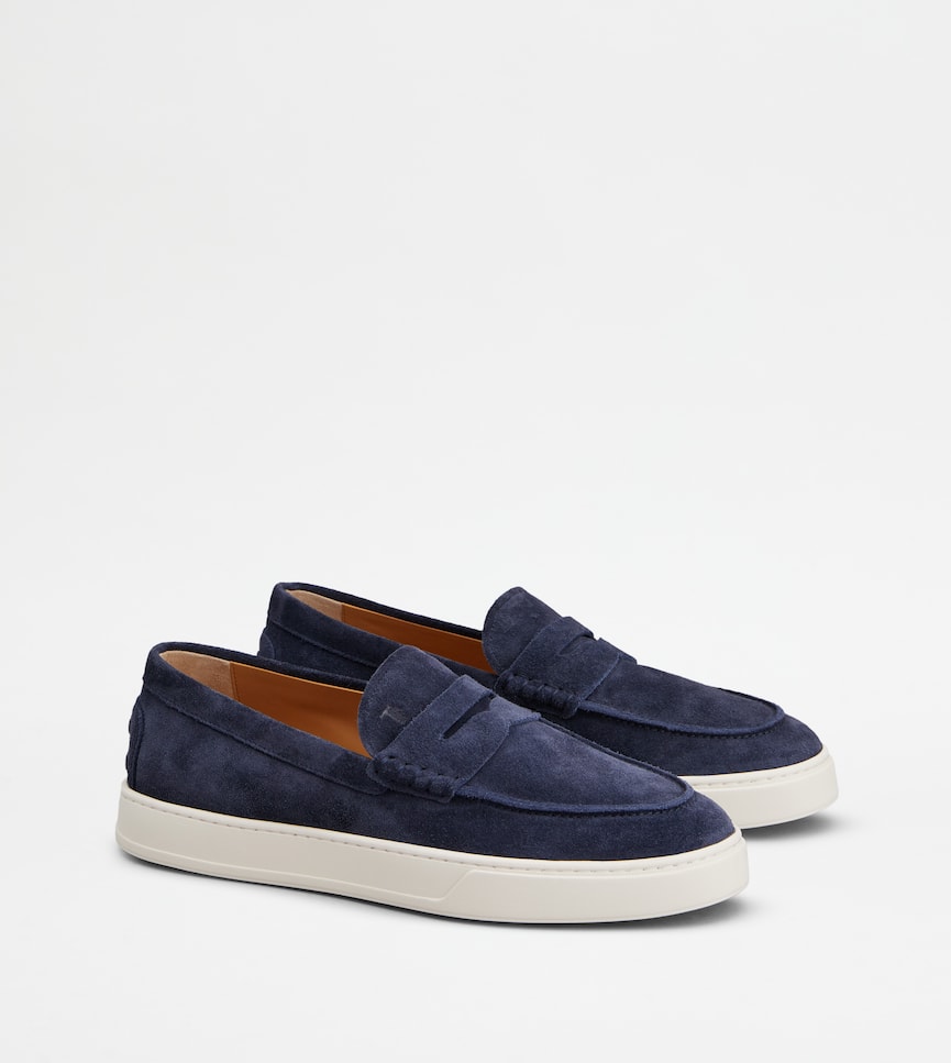 Loafers in Suede - Three-quarter view