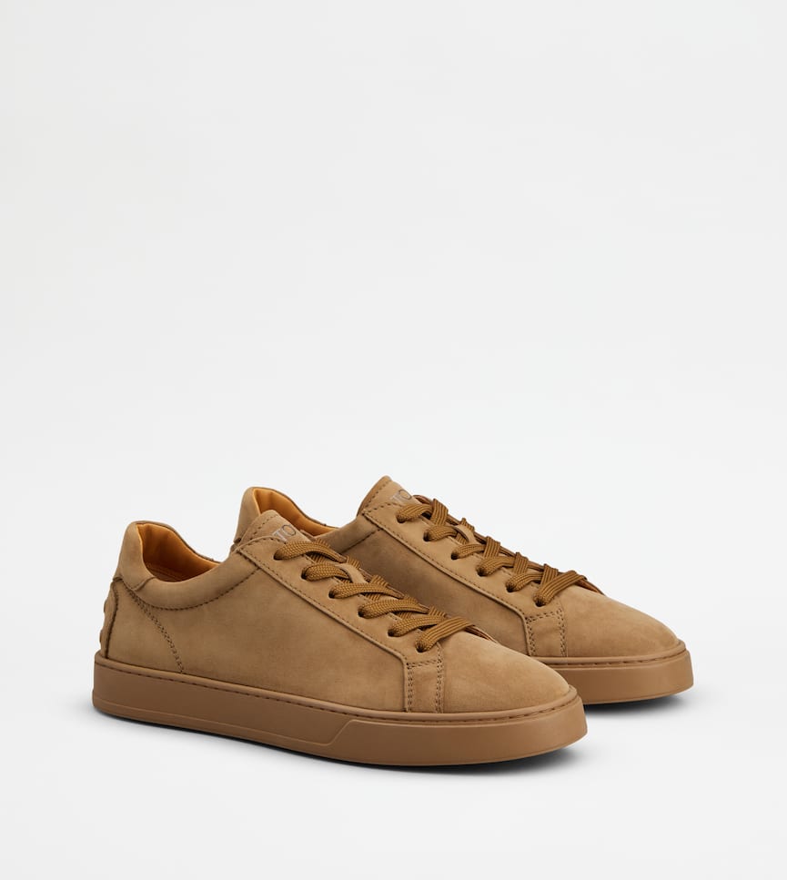 Sneakers in Suede - Three-quarter view