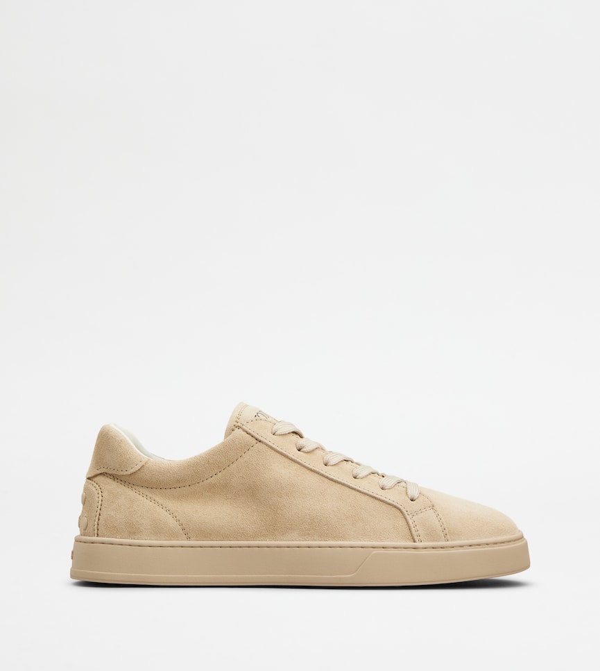 Sneakers in Suede - Side view