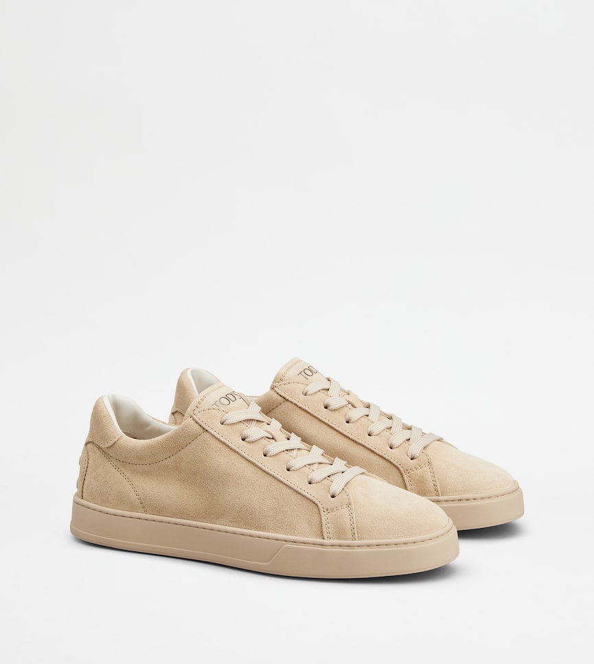 Sneakers in Suede - Three-quarter view