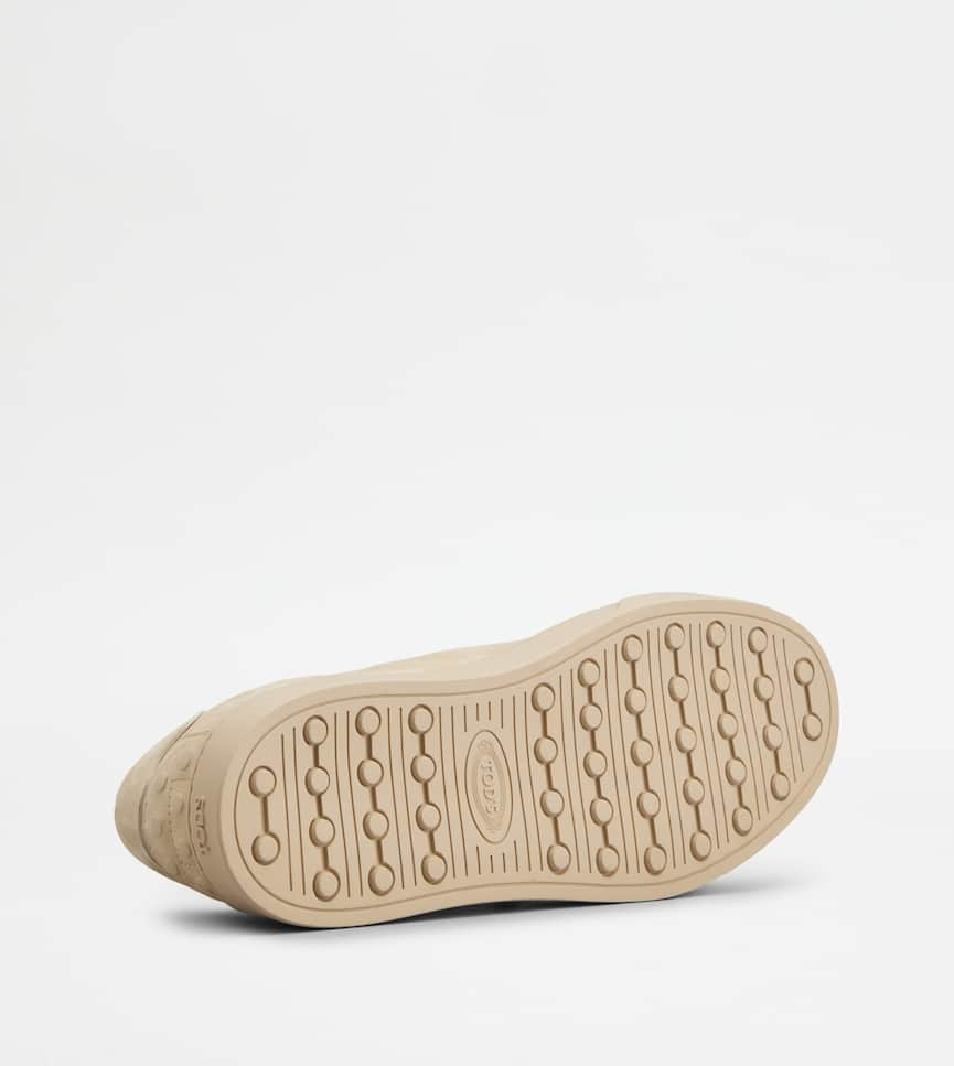 Sneakers in Nubuck - Bottom view