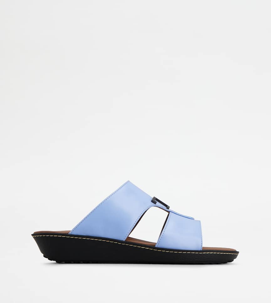 T Timeless Sandals in Leather - Side view