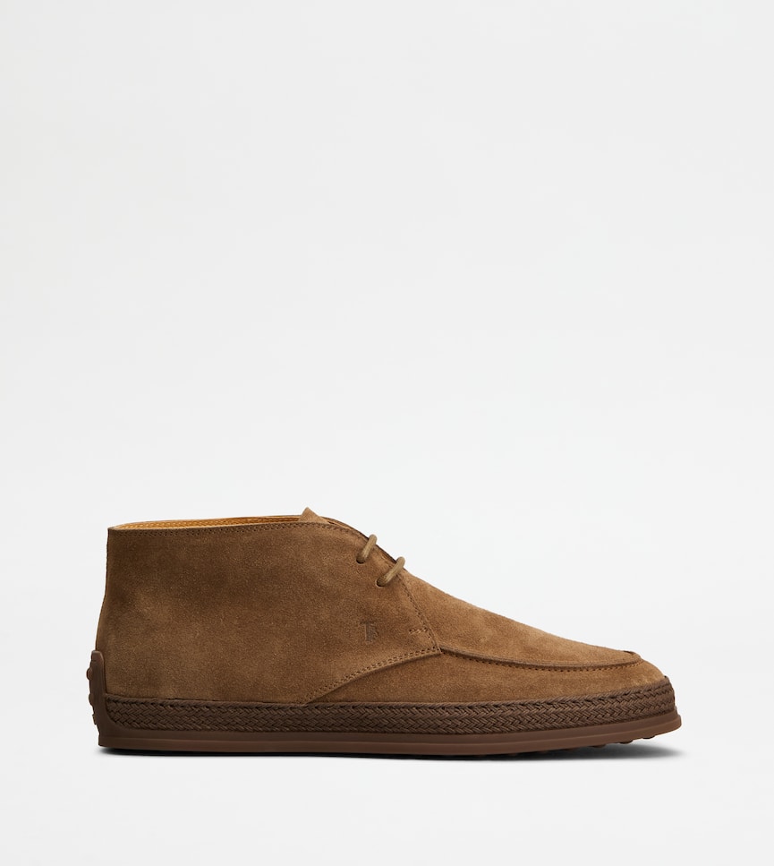 Desert Boots in Suede - Side view