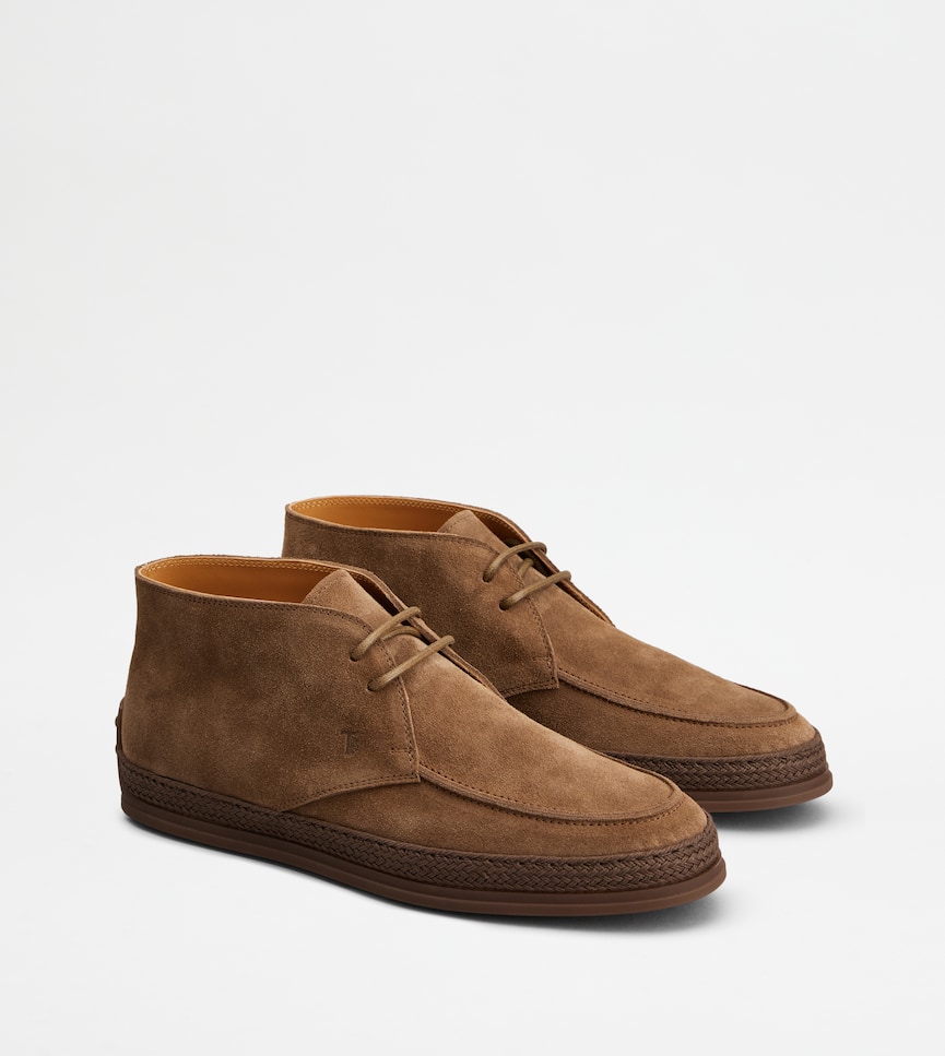 Desert Boots in Suede - Three-quarter view