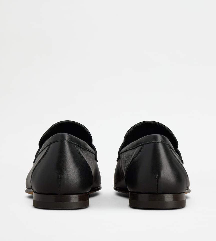 Loafers in Leather - Rear view