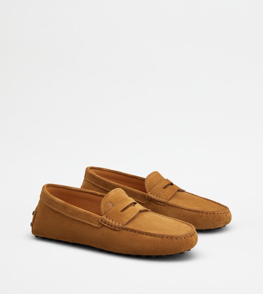 Gommino Driving Shoes in Suede - Three-quarter view