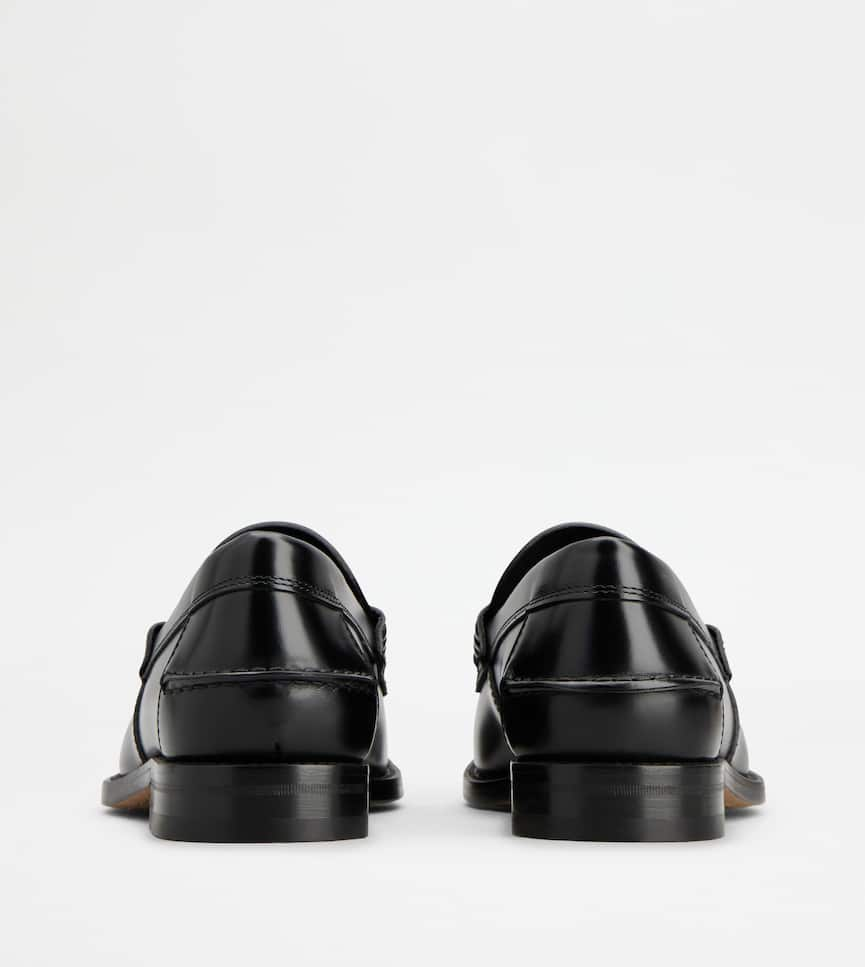 Loafers in Leather - Rear view