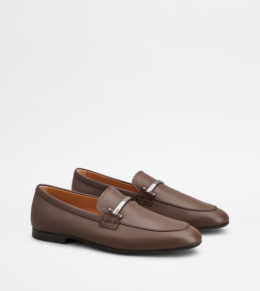 Loafers in Leather - Three-quarter view