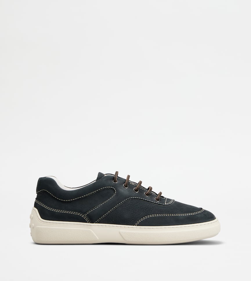 Sneakers in Nubuck - Side view