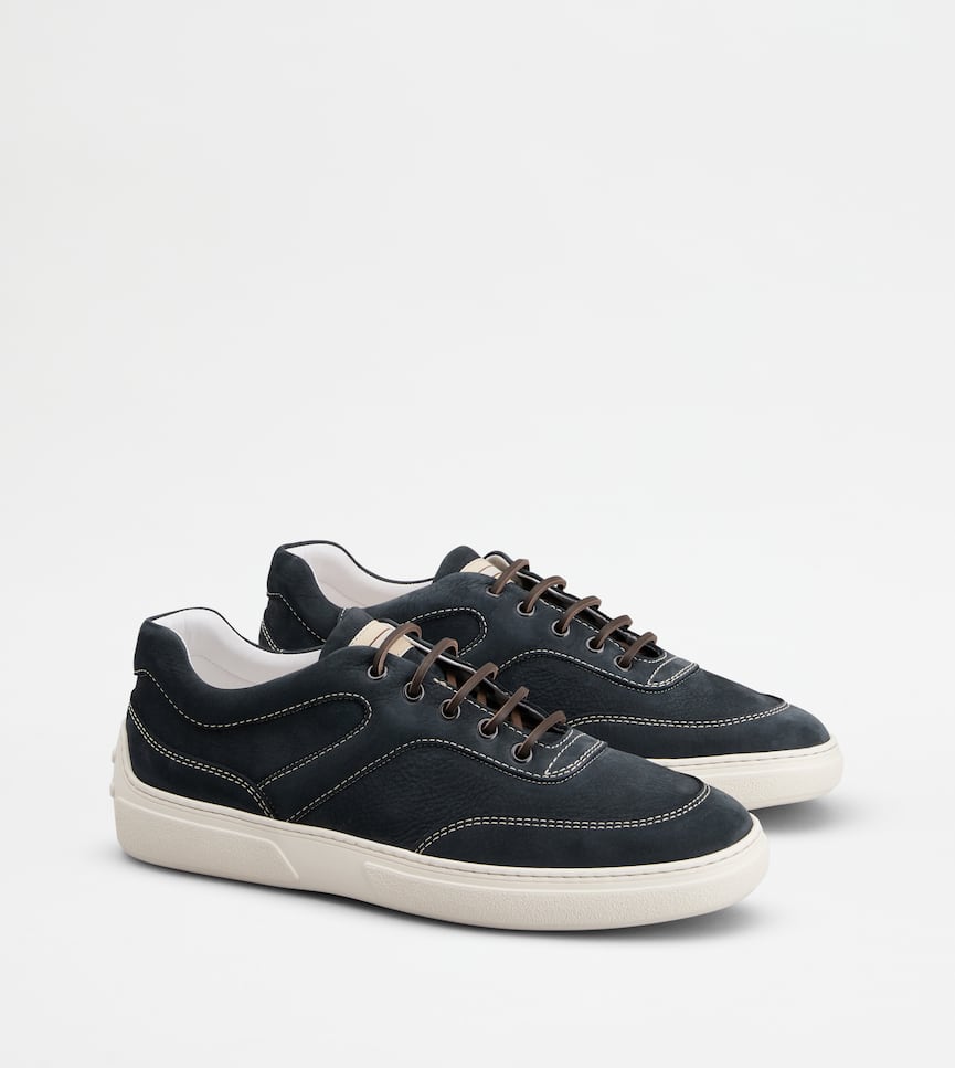 Sneakers in Nubuck - Three-quarter view