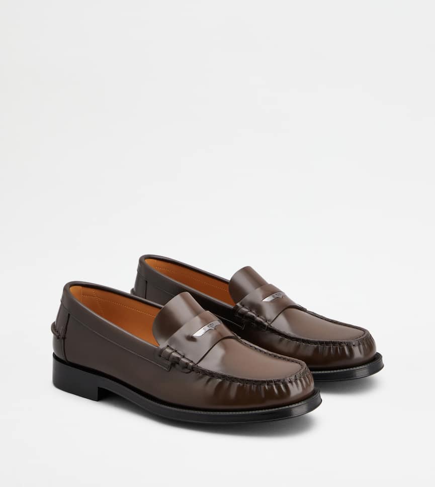 Loafers in Leather - Three-quarter view