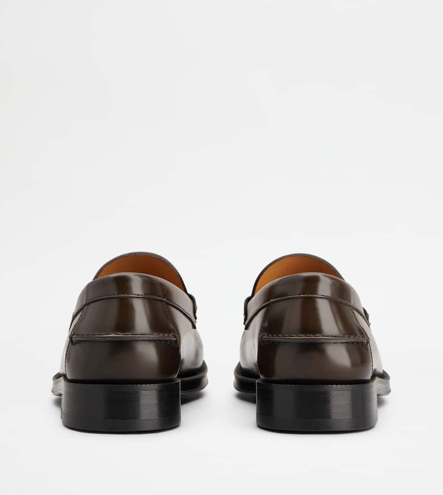 Loafers in Leather - Rear view