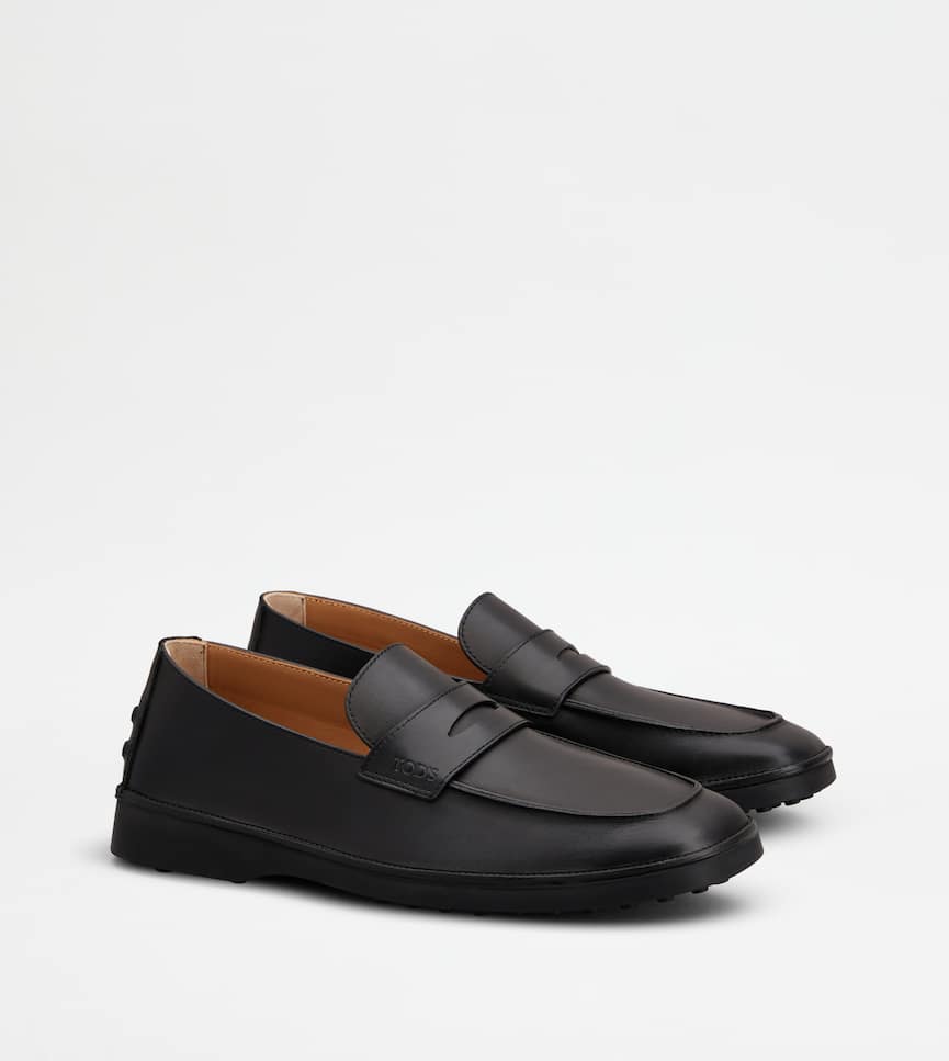 Loafers in Leather - Three-quarter view