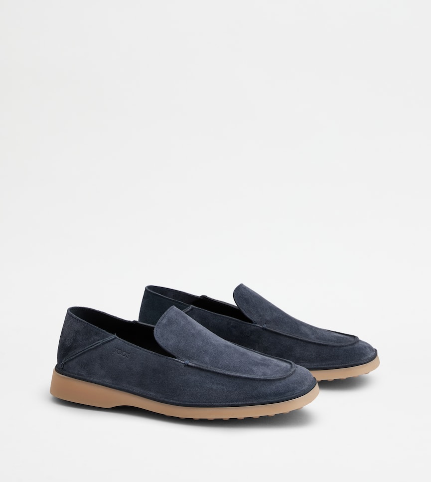 Loafers in Suede - Three-quarter view