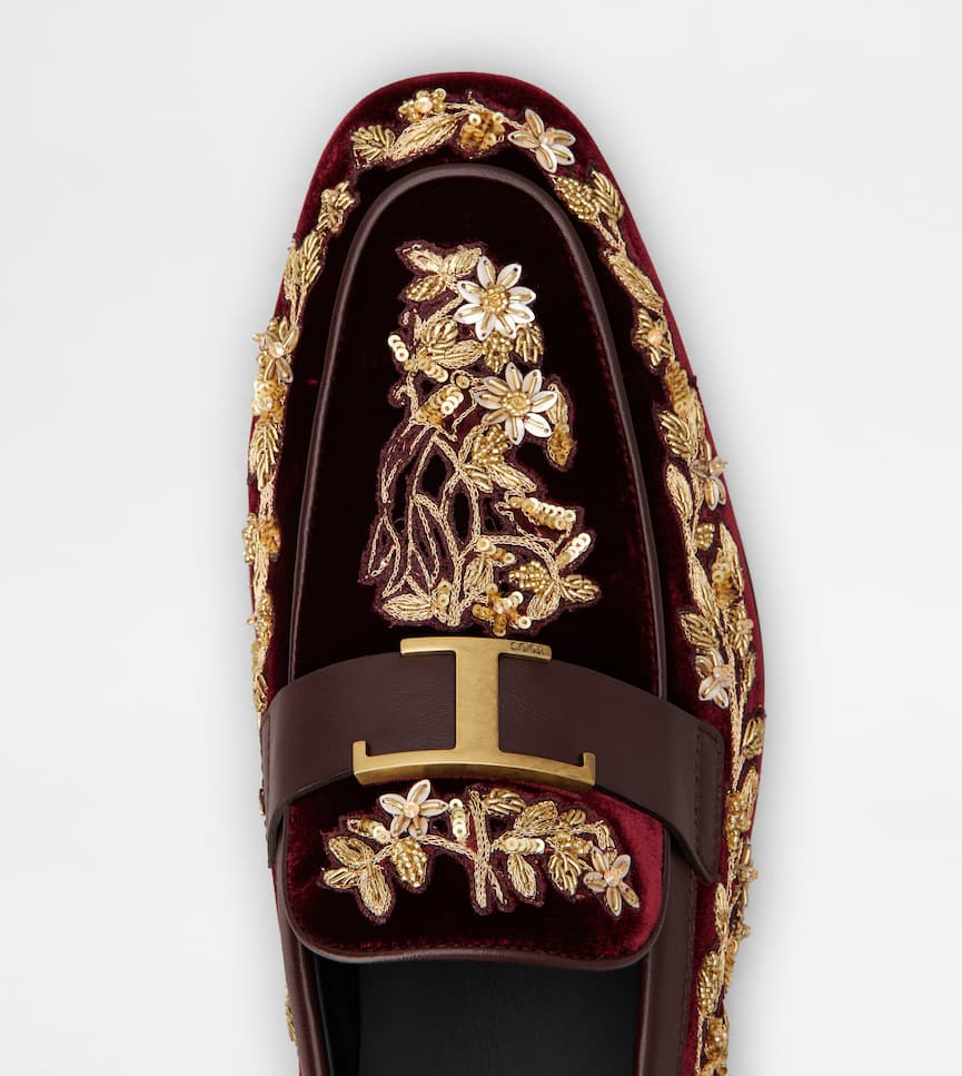 T Timeless Loafers in Velvet and Leather - Detailing