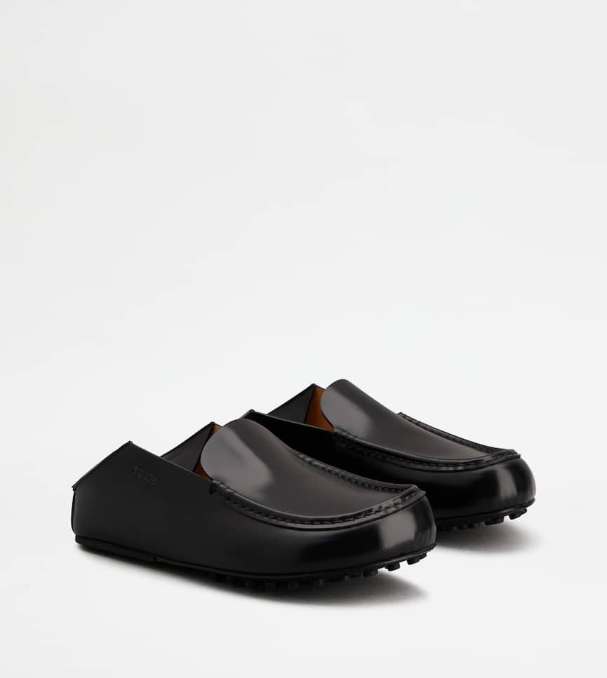 Slipper Loafers in Leather - Three-quarter view