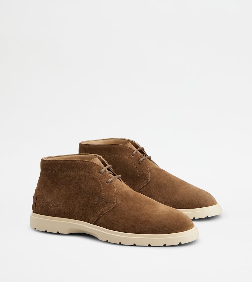 Desert Boots in Suede - Three-quarter view