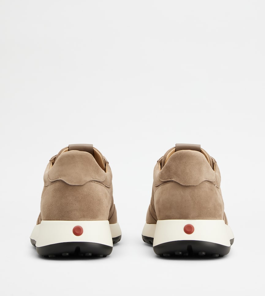 Sneakers in Suede - Rear view