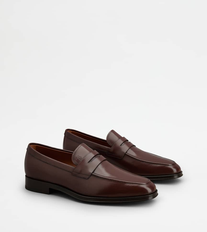 Loafers in Leather - Three-quarter view