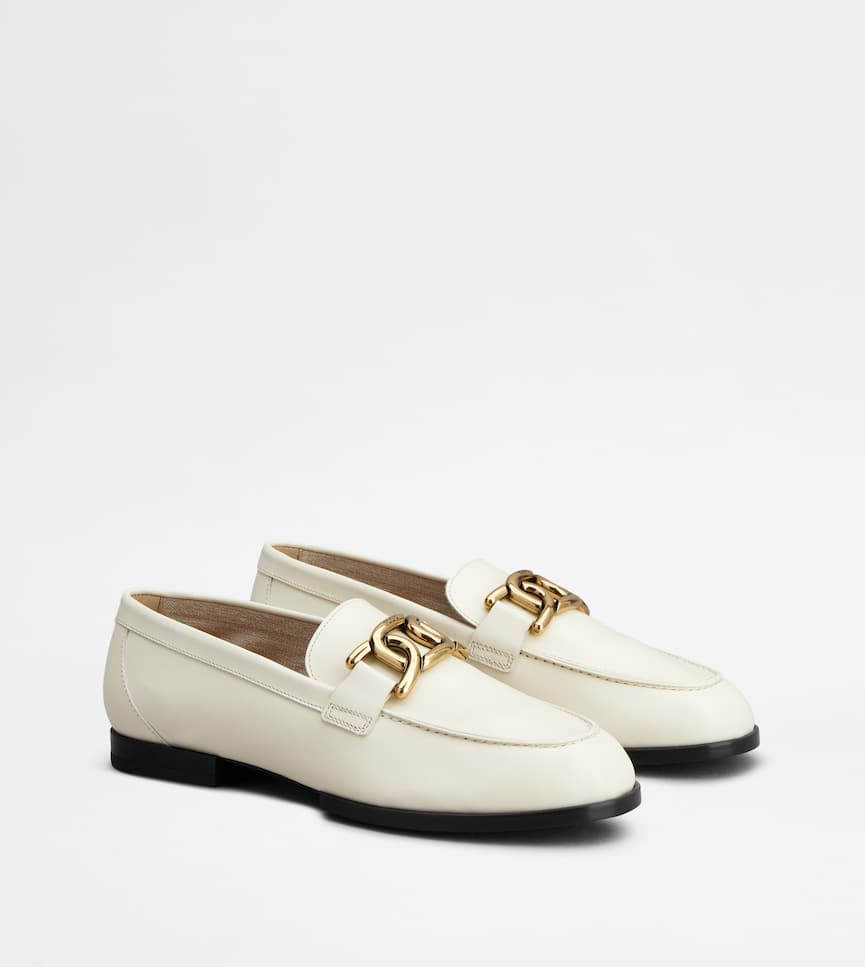 Kate Loafers in Leather - Three-quarter view