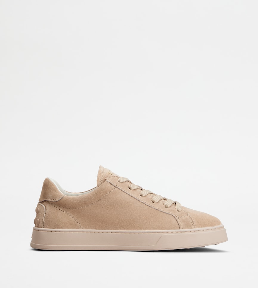 Sneakers in Suede - Side view