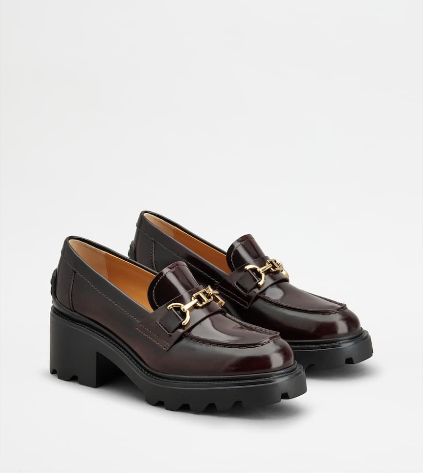 Loafers in Leather - Three-quarter view