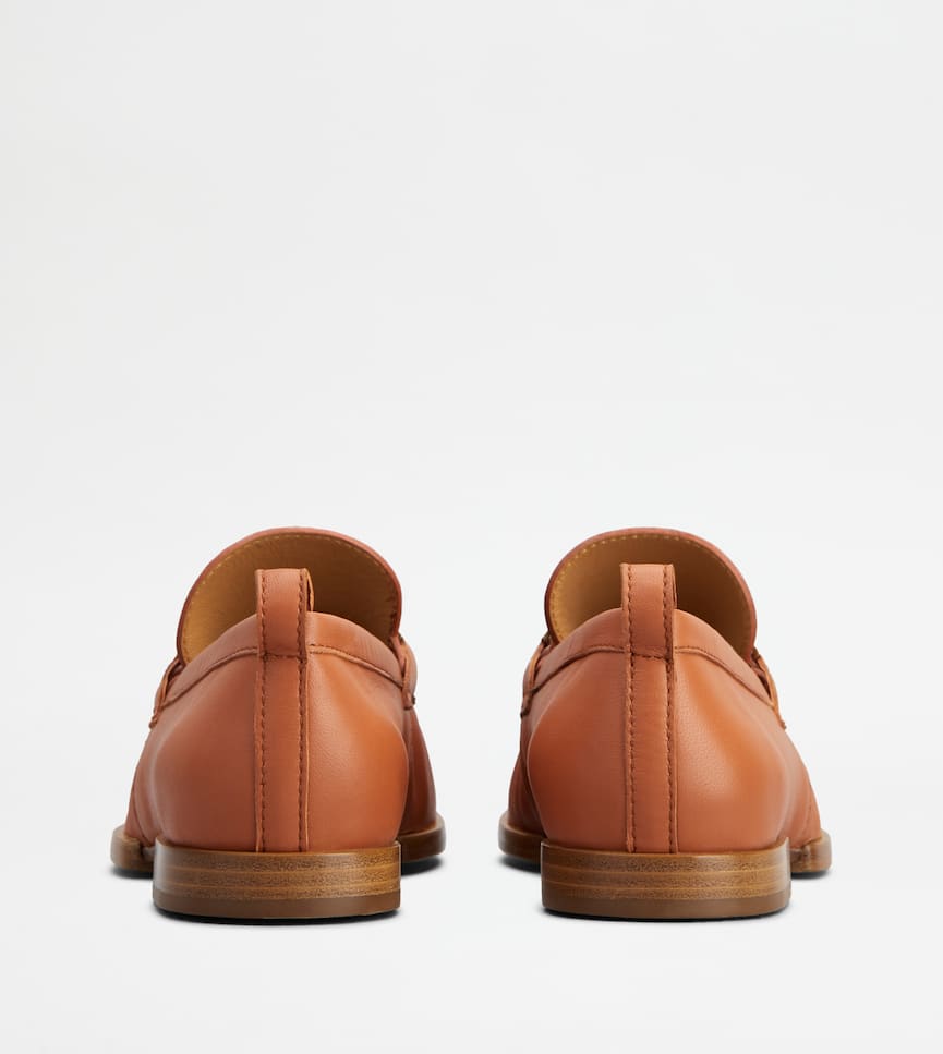 Loafers in Leather - Rear view