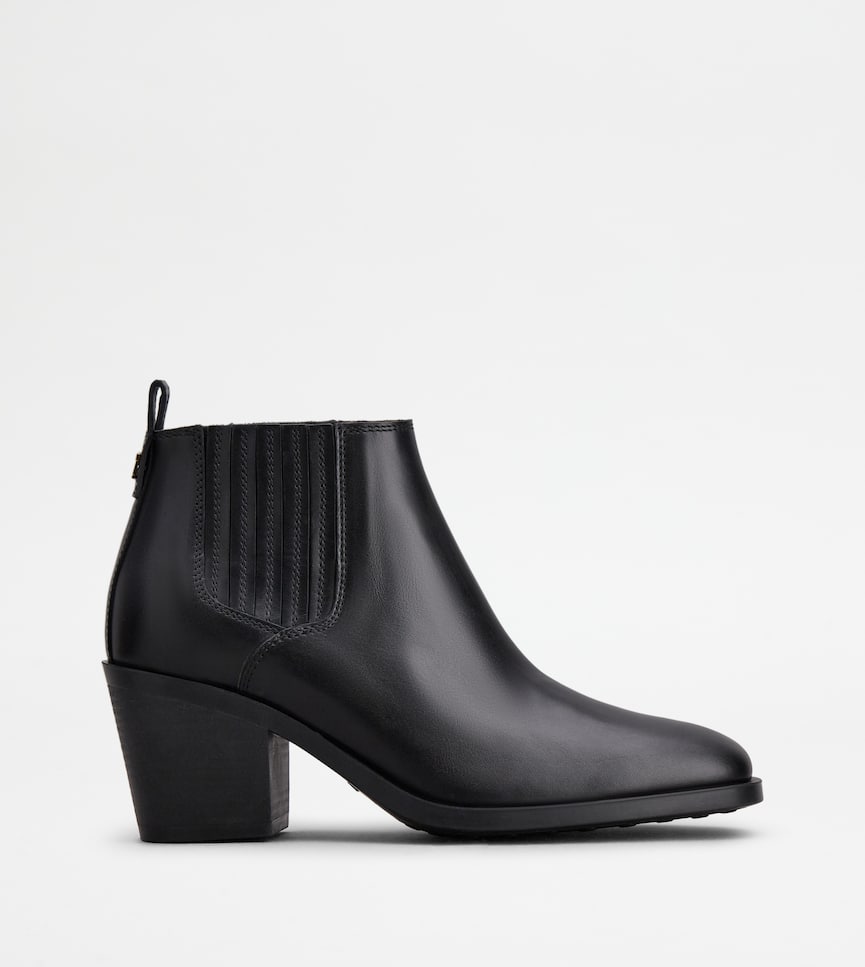 Ankle Boots in Leather - Side view