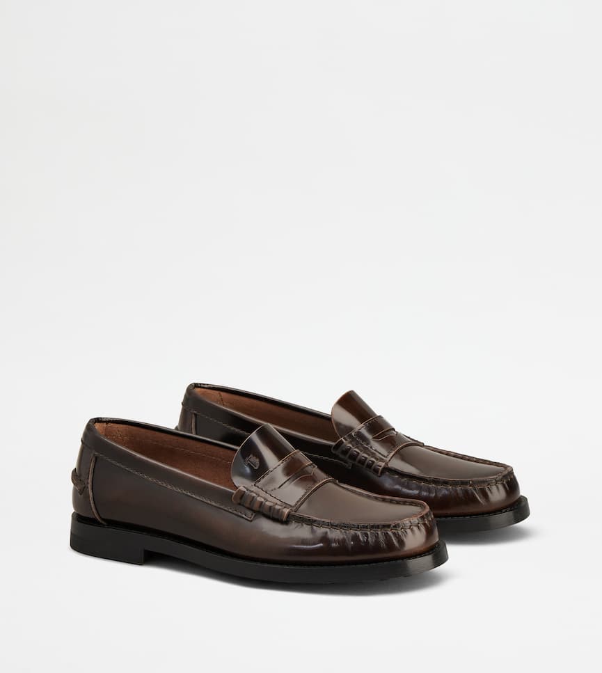 Loafers in Leather - Three-quarter view