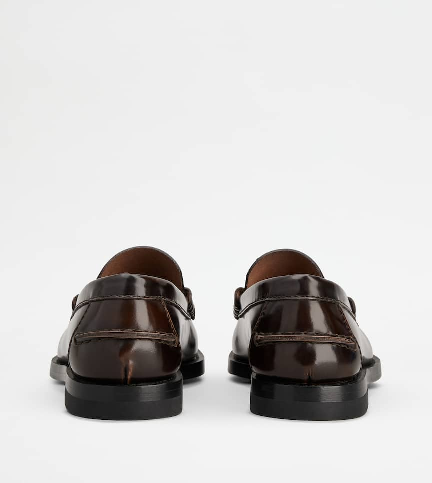 Loafers in Leather - Rear view