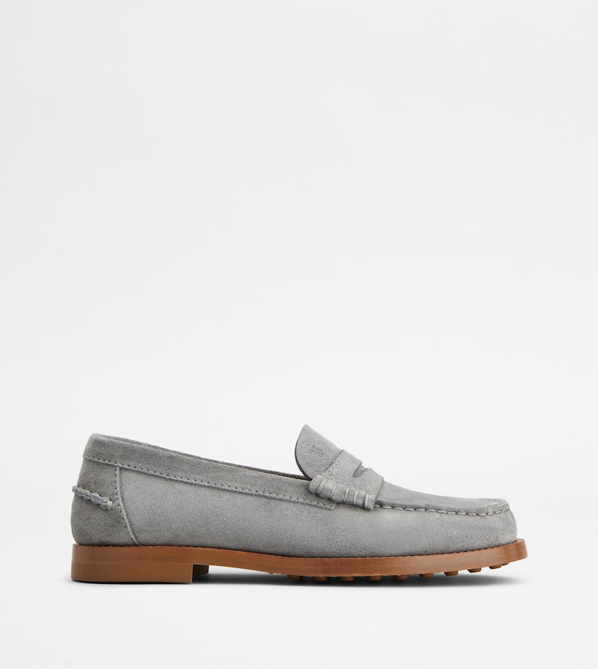 Loafers in Suede - Side view