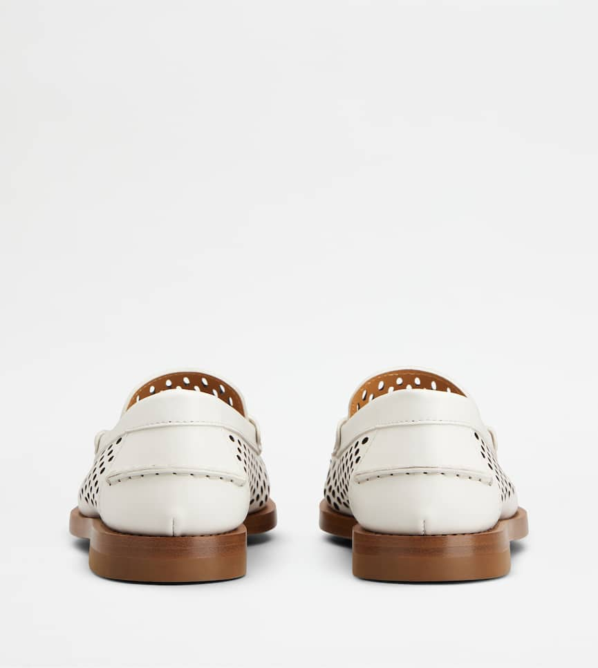 Loafers in Leather - Rear view