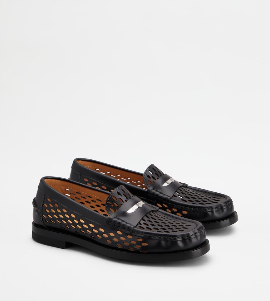 Loafers in Leather - Three-quarter view