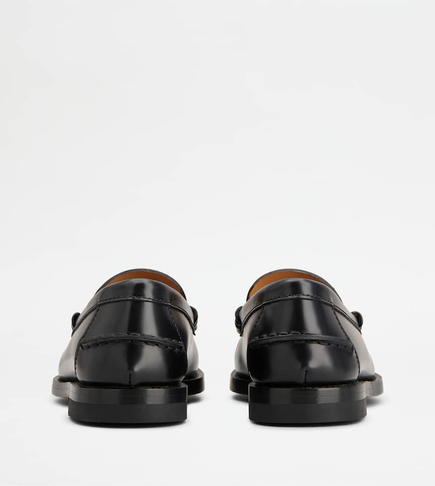 Loafers in Leather - Rear view