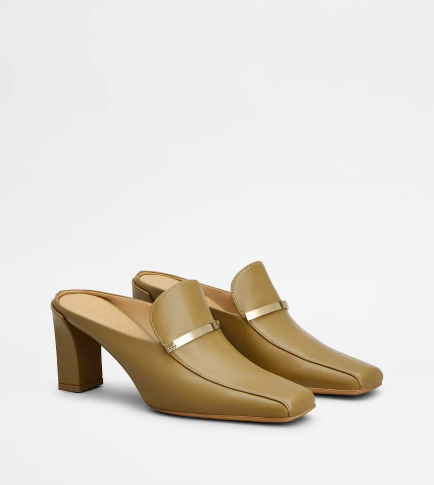 Mules in Leather - Three-quarter view