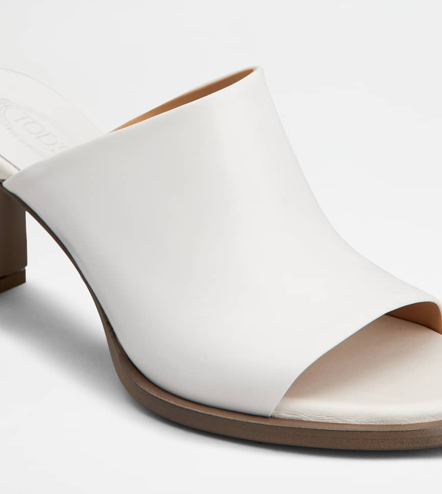 Mules in Leather - Alternativa dettaglio