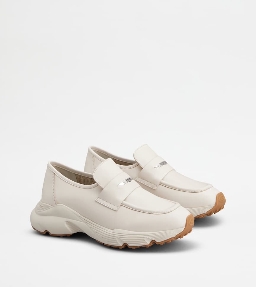 Sporty Loafers in Leather - Three-quarter view