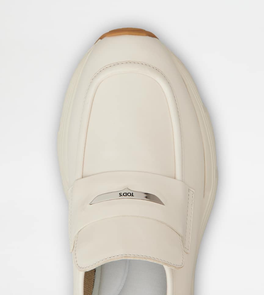 Sporty Loafers in Leather - Detailing