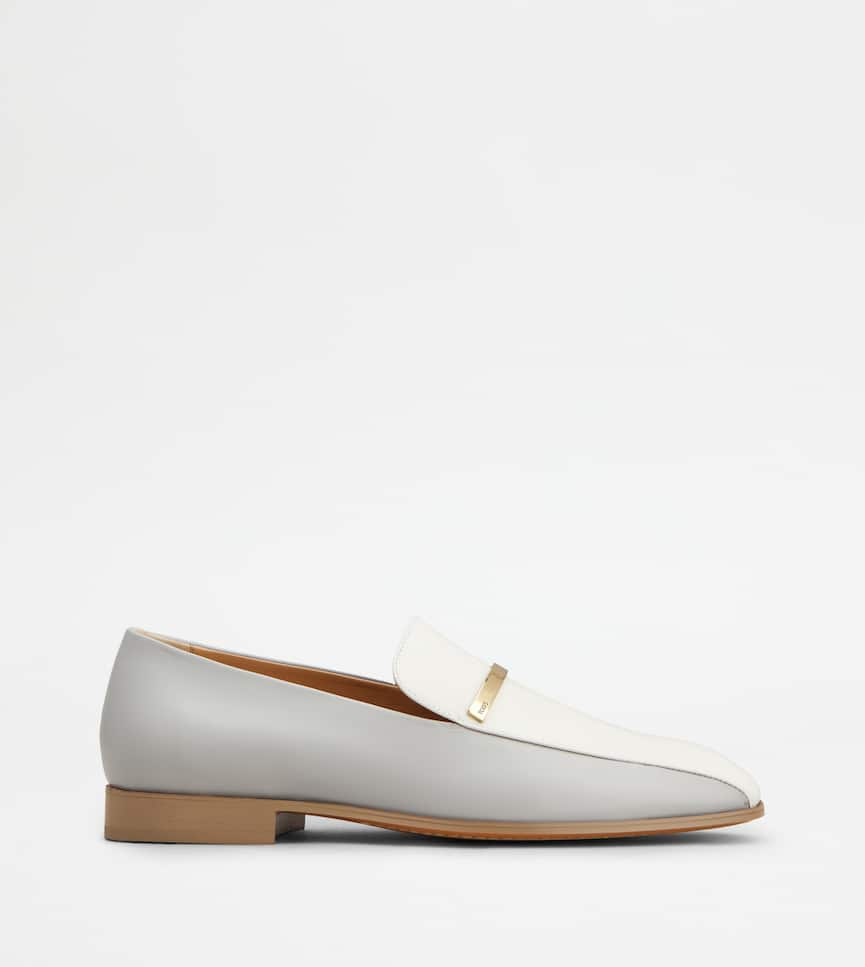 Loafers in Leather - Side view